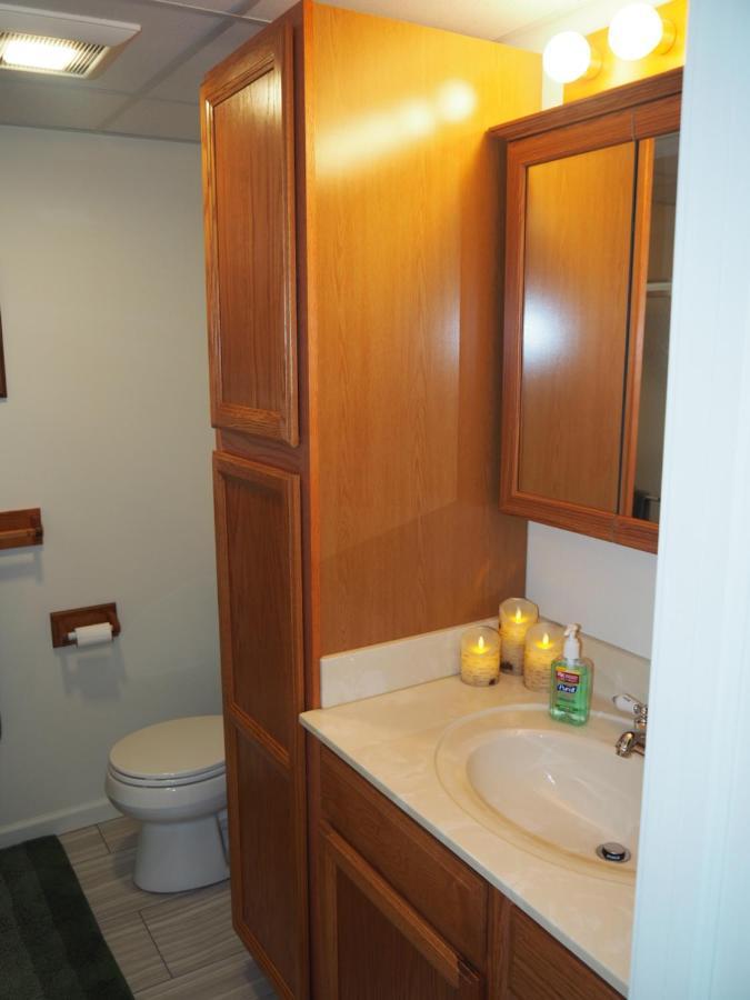 New! The Blessing - A Cute And Cozy Apartment! Benzonia Exteriör bild